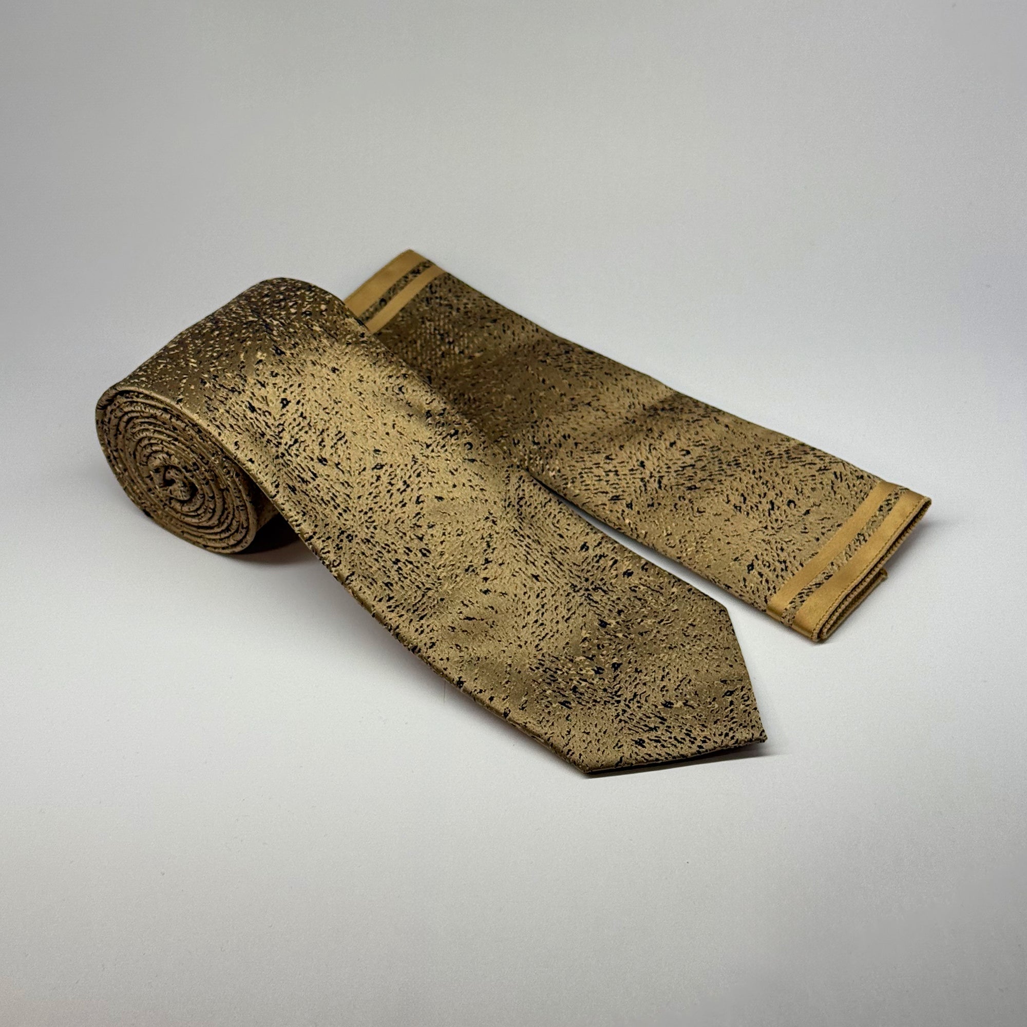 MC Bark - Tie & Pocket Square Set in Gold