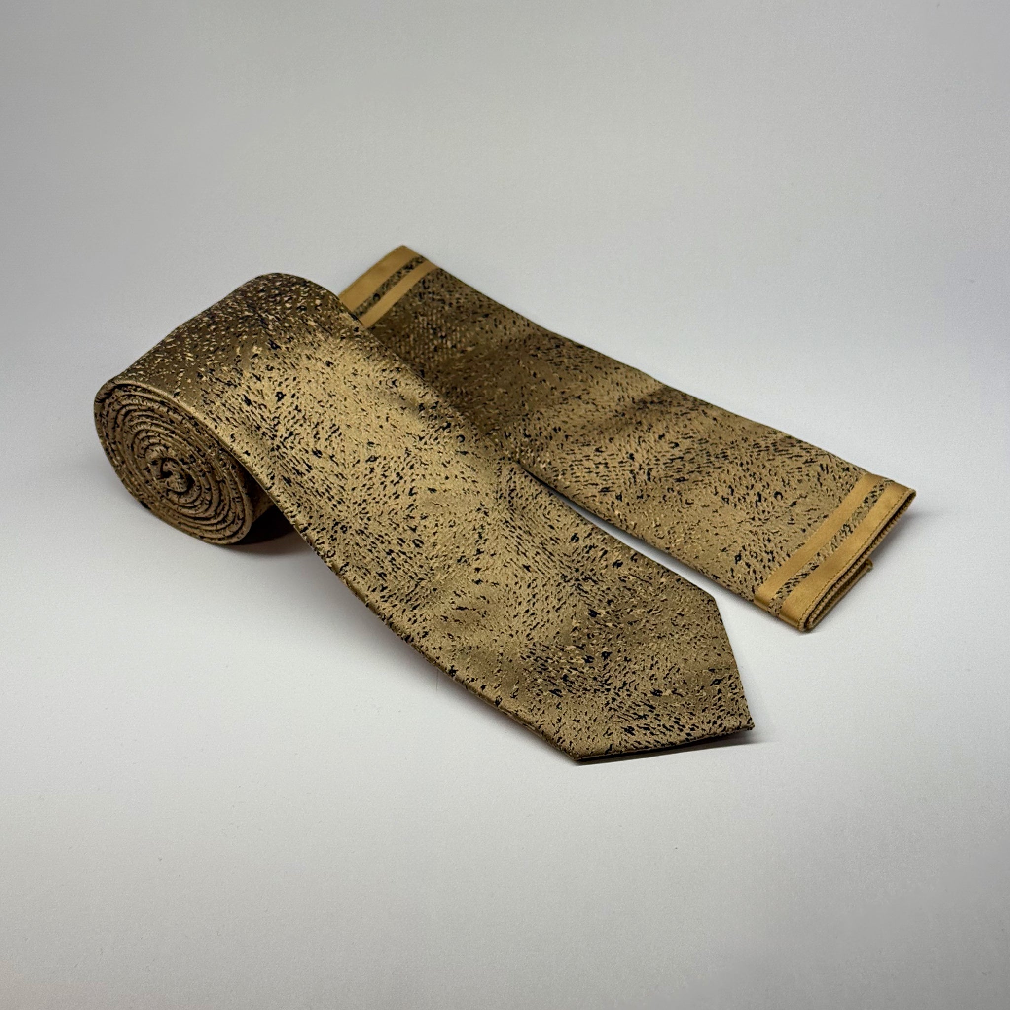 MC Bark - Tie & Pocket Square Set in Gold