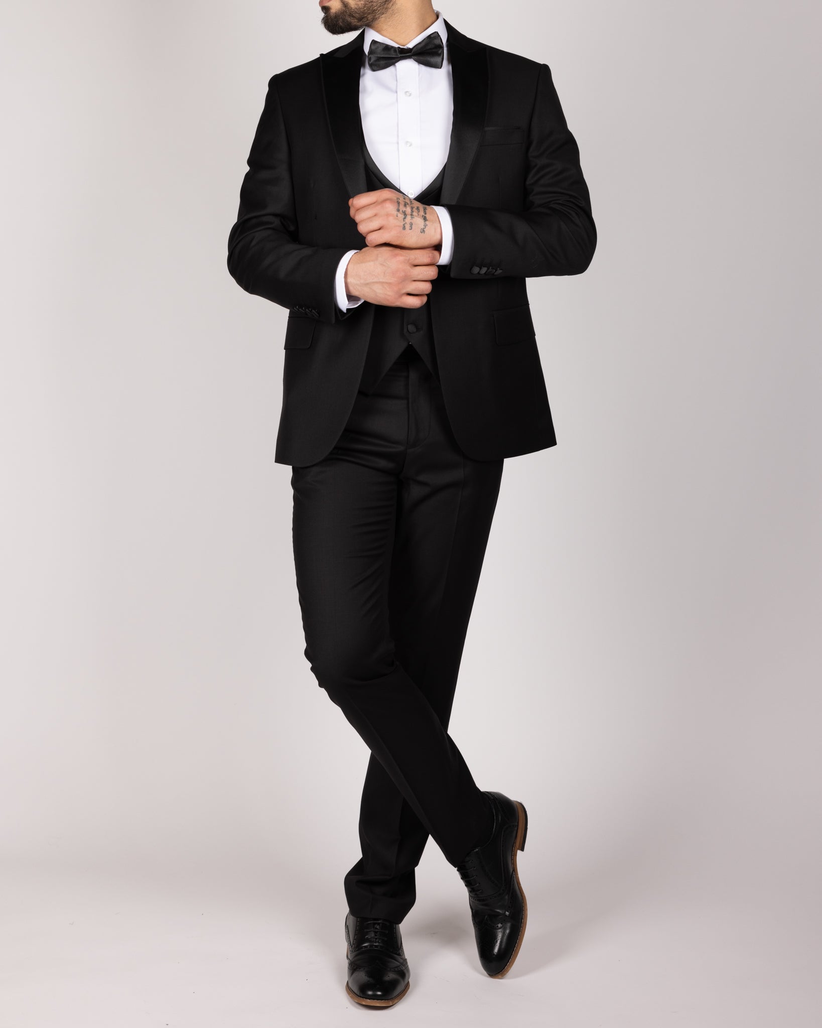 Oscar Black Peak Lapel Tuxedo Suit