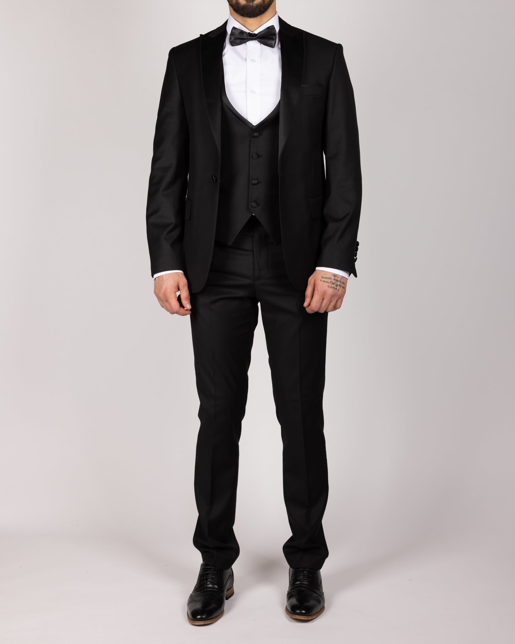 Oscar Black Peak Lapel Tuxedo Suit