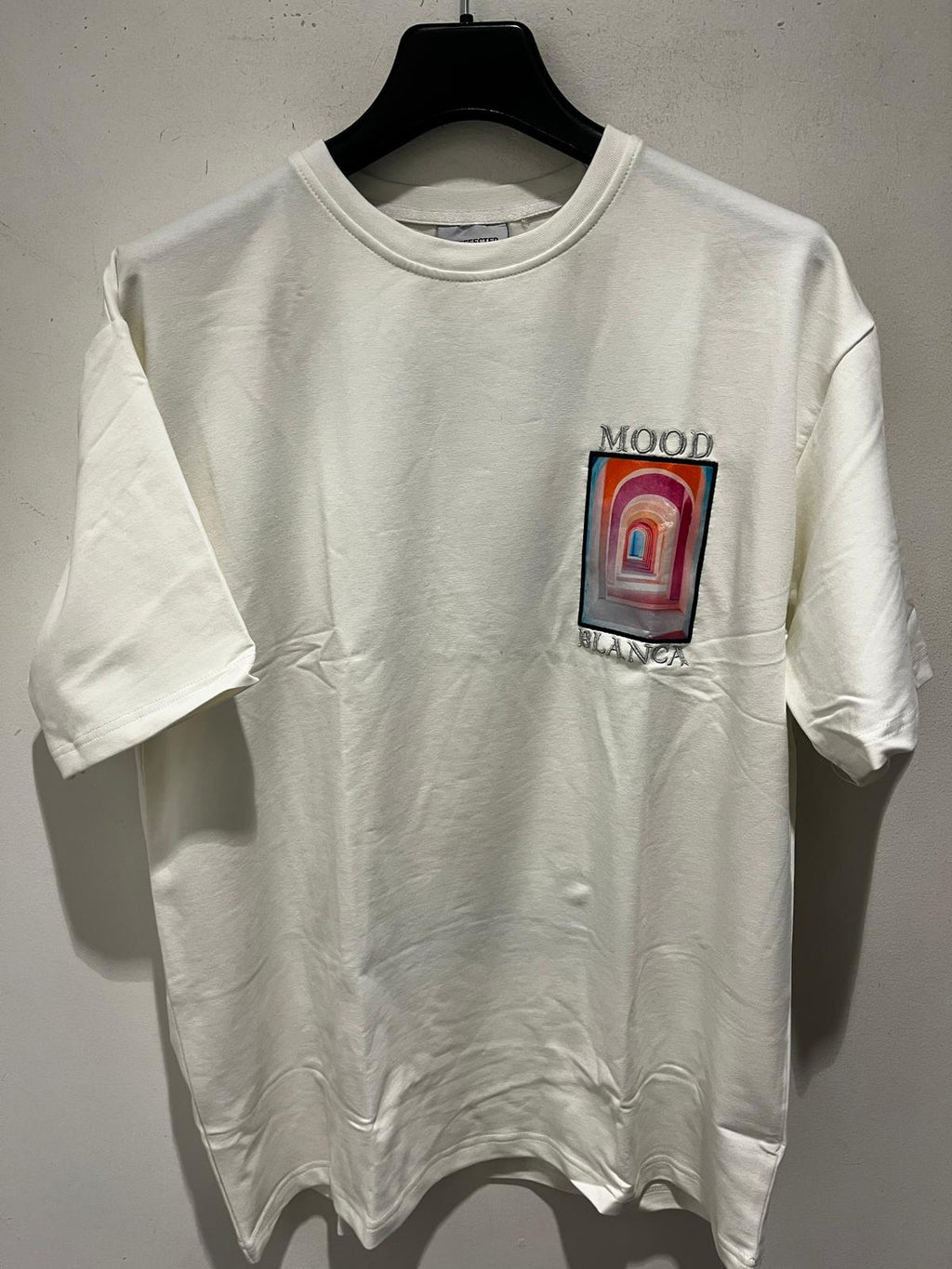 'Mood Blanca' Graphic T-Shirt