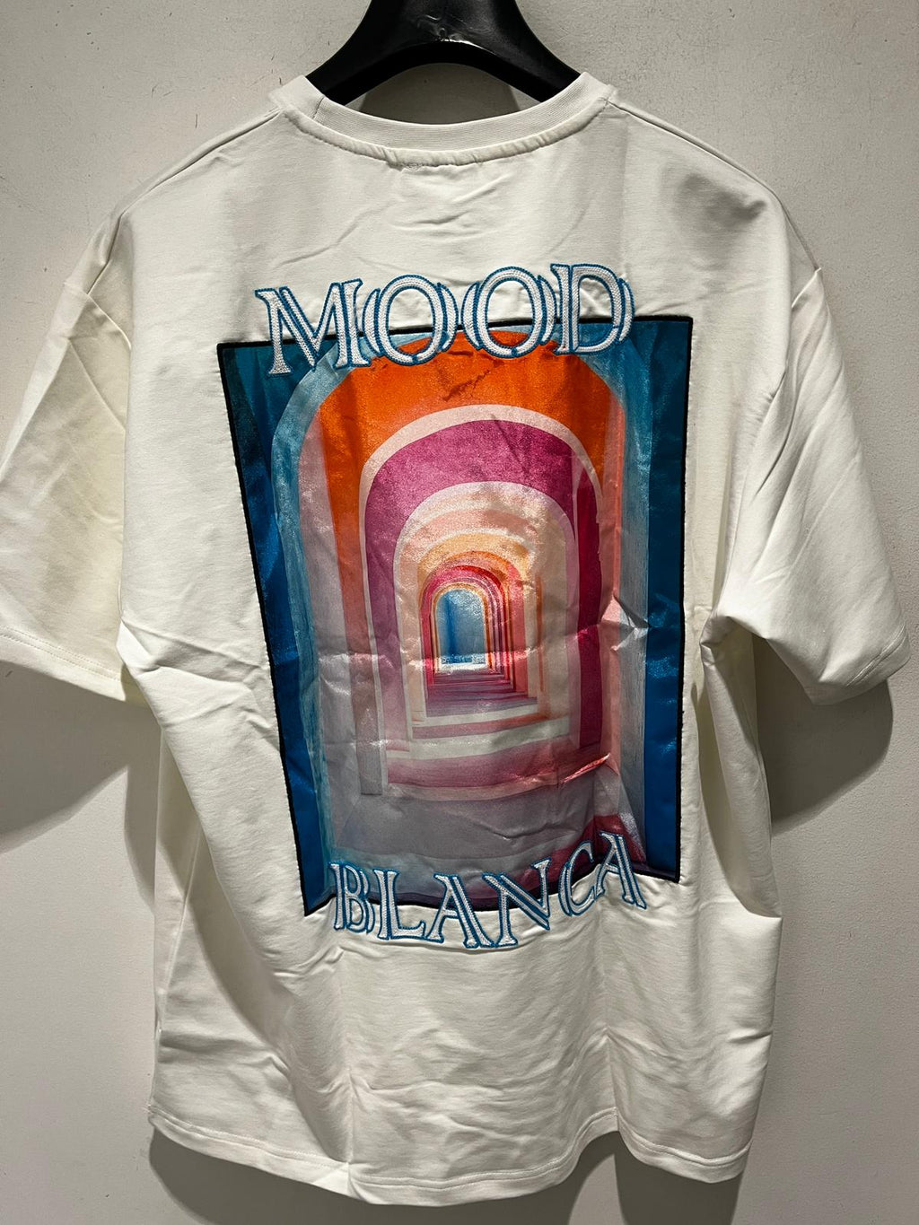 'Mood Blanca' Graphic T-Shirt